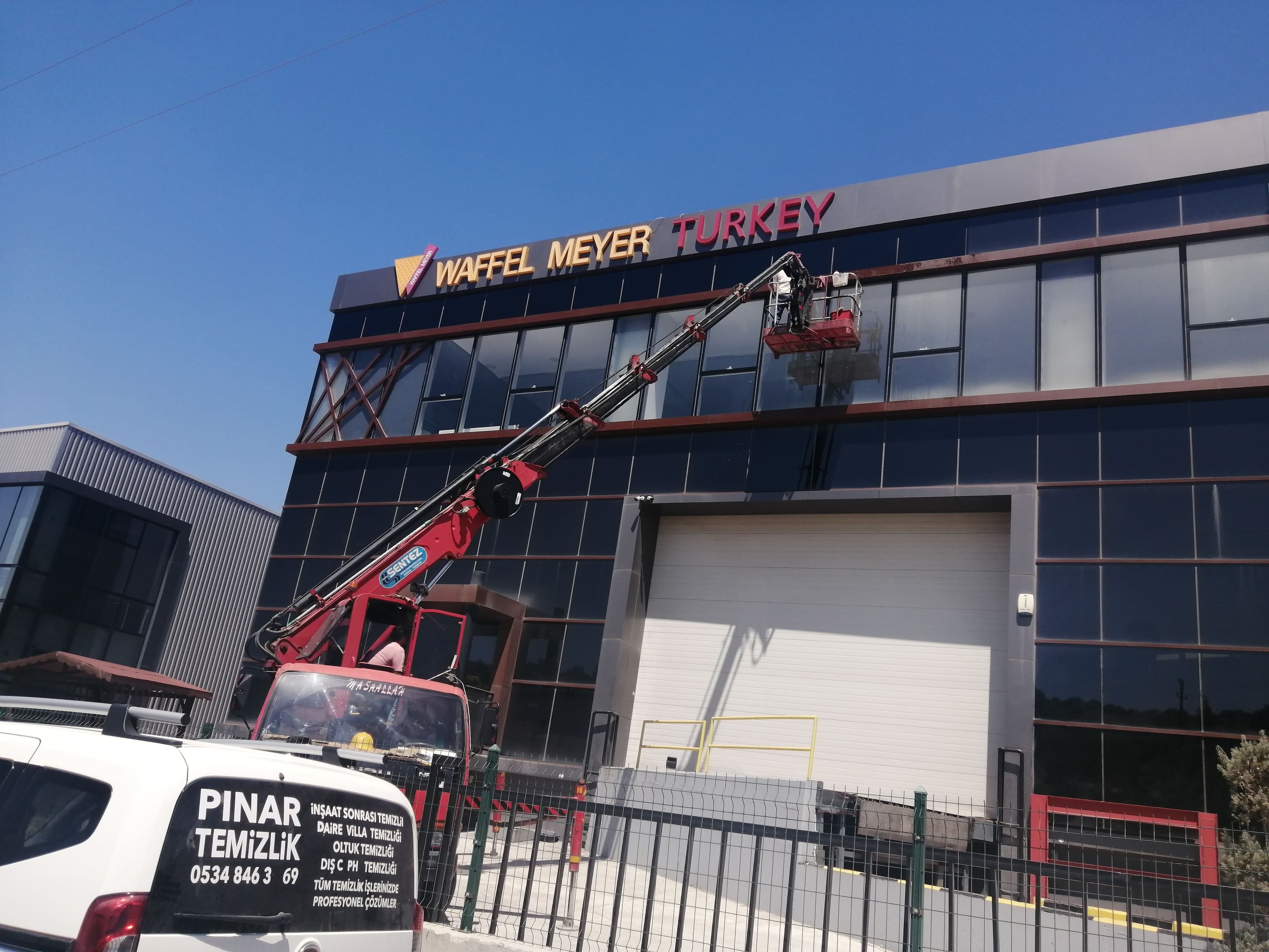 Vinçli dış cephe temizliği